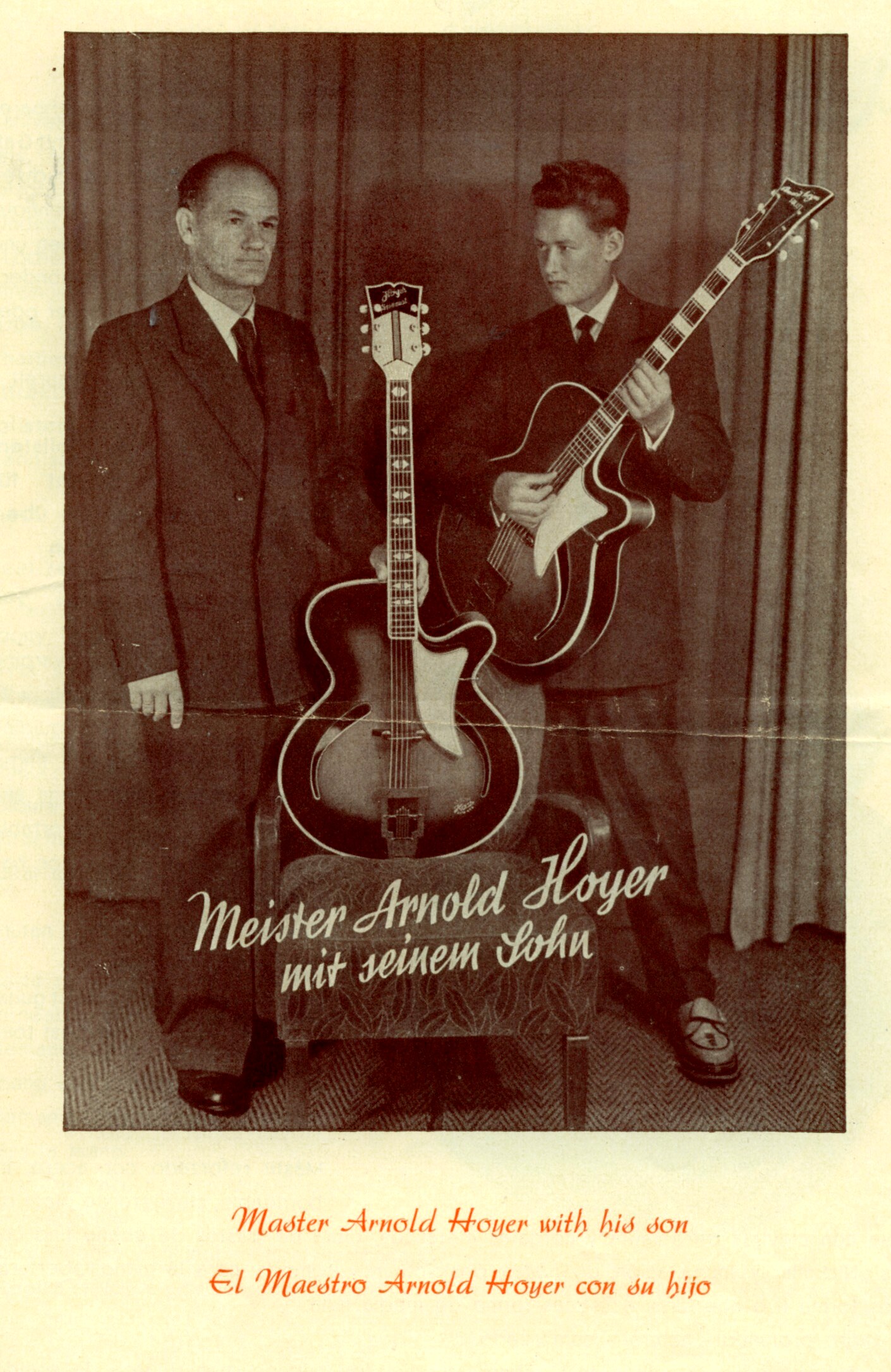 Arnold Hoyer mit seinem Sohn Walter Hoyer (Bild aus einem Katalog von Mitte der 1950er Jahre)